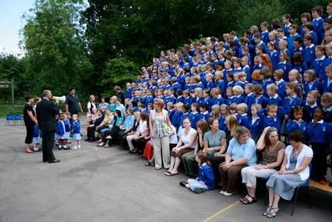 Whole_School_Photo (2)
